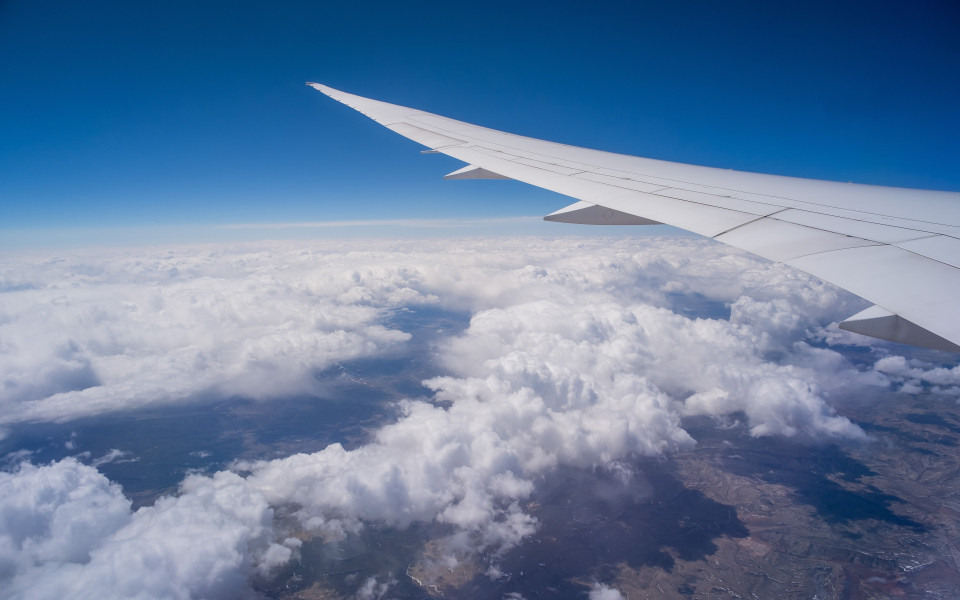 Fensterblick auf den Flug über Nordamerika