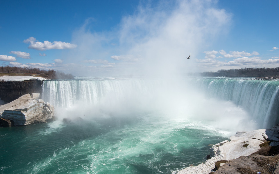 Niagara-Fälle an einem kalten Aprilmorgen 